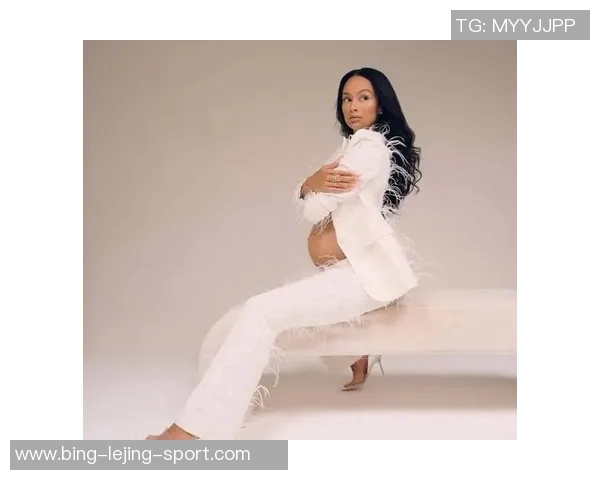 杰伦格林的女友在香港澳门游玩凌晨起床享受美食乐趣